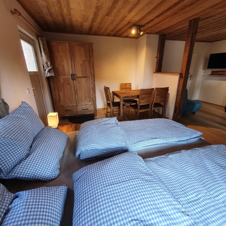 Alte Backstube - Ferienwohnung Hüttenstube und Ferienzimmer Auszeit Erkenbrechtsweiler Exterior foto
