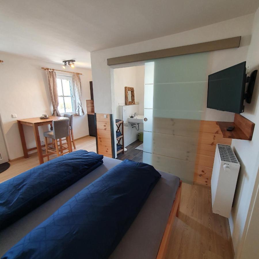Alte Backstube - Ferienwohnung Hüttenstube und Ferienzimmer Auszeit Erkenbrechtsweiler Exterior foto